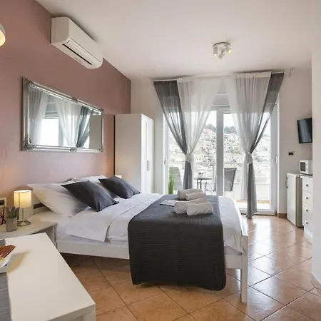 Studio In With Sea View, Balcony, Air Conditioning, Wi-fi Appartement *